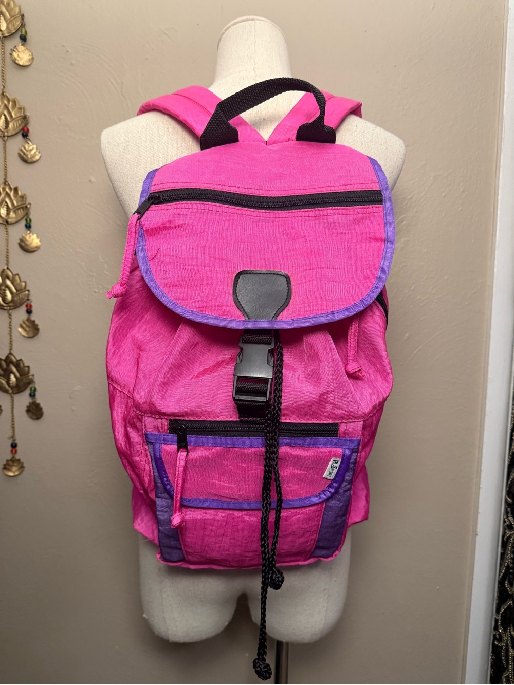 Vintage 90’s Hot Pink Purple Nylon Crinkle Drawstring Retro Backback, Pag Sport